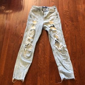 Hollister Ultra High-Rise Mom Jean, Light Blue, W: 24 L: 27 and size 0R